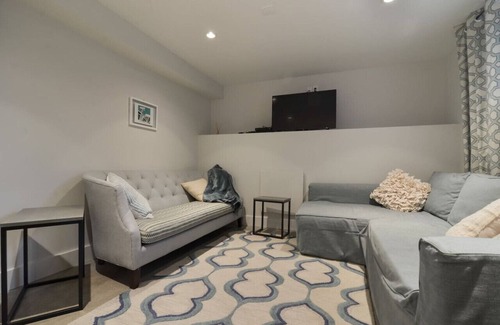 Fremont Apartment | modern garden two bedroom pet friendly