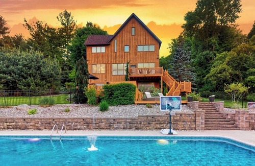 Dalton House | Modern Getaway w/POOL & HOT TUB and AMAZING VIEWS