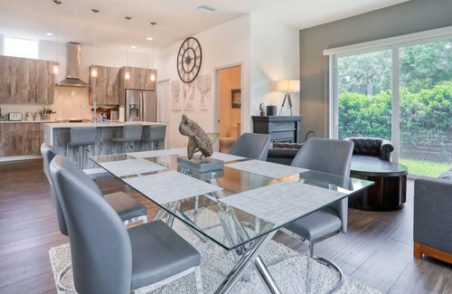 Riverside Heights House | Modern hideaway with rooftop deck, firepit, game room, enclosed yard & WiFi