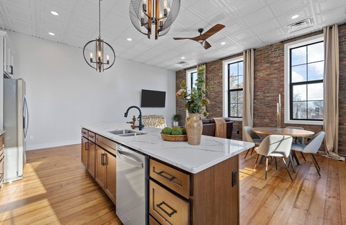 Williamsburg Apartment | Modern + Historic: "Evans Suite" Luxury Loft Overlooking Charming DT