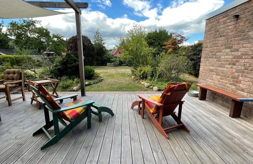 Ahrensburg Apartment | Modern holiday apartment with a large terrace and garden near Hamburg