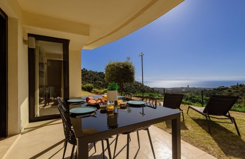Marbella Apartment | Modern holiday apartment with amazing sea views with spa and gym
