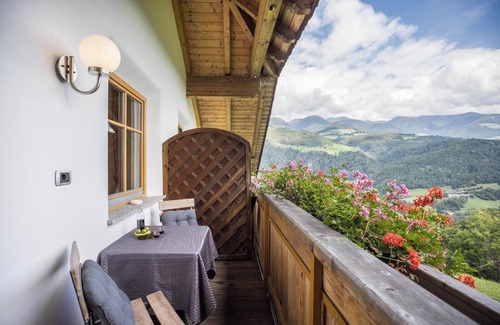 Parrocchia di San Sigismondo Apartment | Modern Holiday Apartment "Oberplunerhof - Kronplatz" with Wi-Fi and Balcony