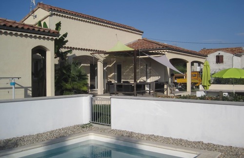 Pradons House | Modern holiday home with heated pool