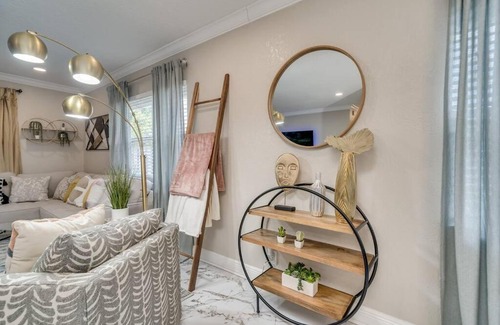 Central Fort Lauderdale Apartment | Modern home 10 minutes from Fort Lauderdale beach!