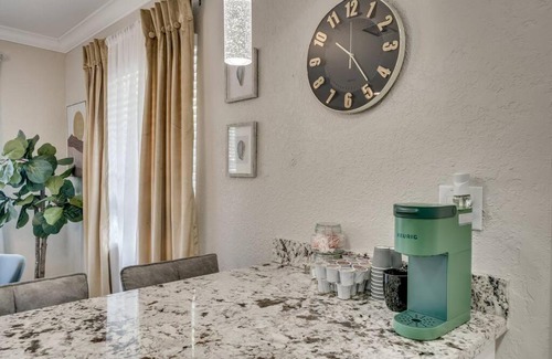Central Fort Lauderdale Apartment | Modern home 10 minutes from Fort Lauderdale beach!