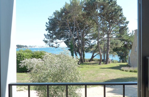 Plouhinec House | Modern Home facing the sea