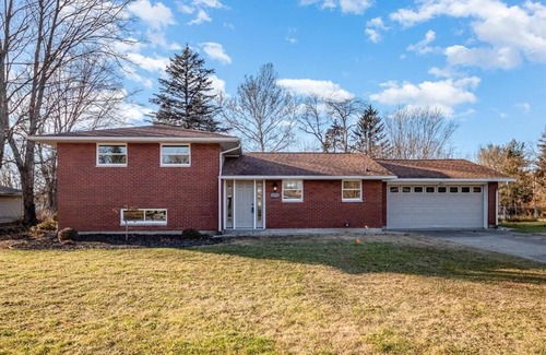 South Bend House | Modern home just mins to Notre Dame!(52723)