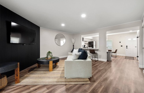 Smyrna House | Modern Home mins from Truist Park