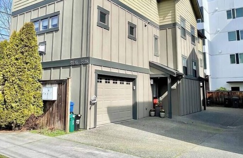 Old Ballard House | Modern Home Near Ballard Locks w/Patio & Parking! Award Winning!