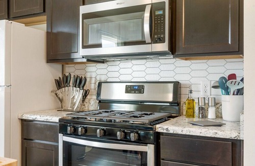 Broken Arrow House | Modern Home Near Rose District: KING Bed, Hot Tub