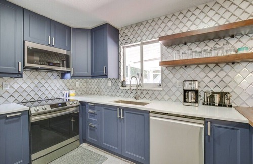 South Corals House | Modern Home with private Heated pool, fully equipped kitchen, BBQ