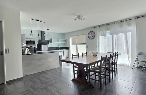 Saint-Paul-en-Born House | Modern house 10 minutes from the lakes - sleeps 6