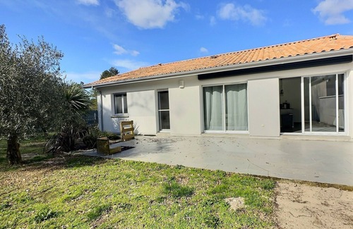 Saint-Paul-en-Born House | Modern house 10 minutes from the lakes - sleeps 6