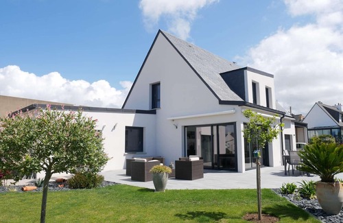 Etel Villa | Modern house in Étel, 4 beds, private garden, Wifi, pets allowed
