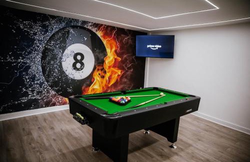 Blackpool House | Modern House Sleeps 18 or Perfect for Large Family.