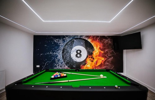 Blackpool House | Modern House Sleeps 18 or Perfect for Large Family.