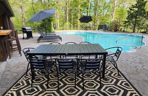 Pine Bush House | Modern Hudson Valley Oasis - 1.5hrs from NYC with heated pool, hot tub, sauna!