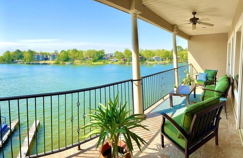 Lake Hamilton Condo | Modern Lake Hamilton Condo w/180° Lakefront View-Main Channel, Central Location!