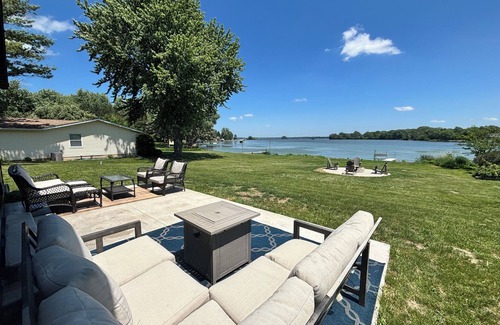 Beaver Dam House | Modern Lake Home: Family Fun & Memorable Getaway!