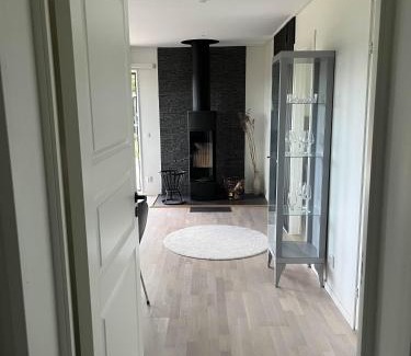 Orebro County House | Modern Lakeside Hideaway