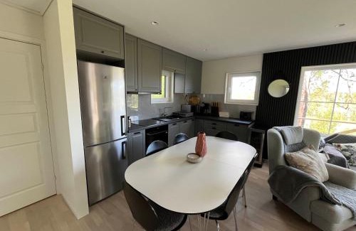 Orebro County House | Modern Lakeside Hideaway