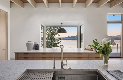 Ponderay House | Modern Lakeside Oasis- Stunning Sunsets-Hot Tub-Dock