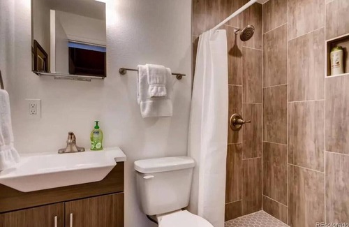 Arvada Apartment | Modern, Light Basement Apartmentnn