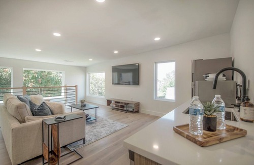 Columbus Park House | Modern Loft in 'Little Italy' - Minutes from Downtown KC