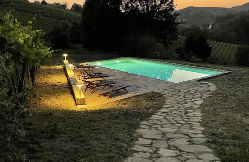 Strevi Apartment | MODERN LOFT IN THE MIDDLE OF THE VINEYARD WITH AMAZING SALT WATER POOL