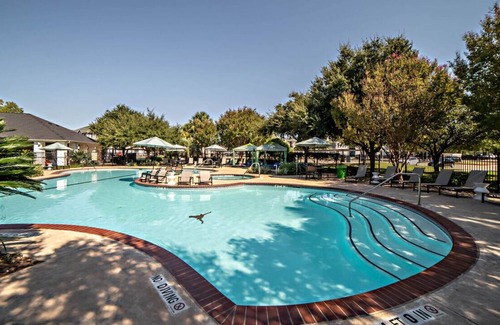 Pleasant Valley Apartment | Modern Luxe 4BR 4BA Retreat in East Riverside, Austin - Ideal for Families & Gro