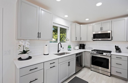 Burley House | Modern Luxe A 2BR Retreat by Modern Space Properties