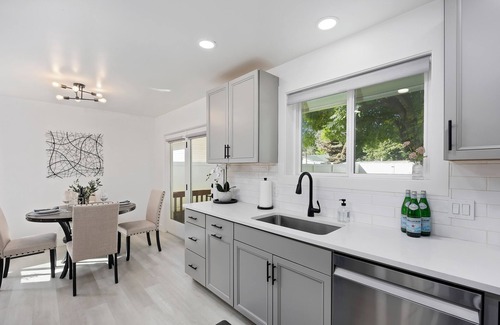 Burley House | Modern Luxe A 2BR Retreat by Modern Space Properties