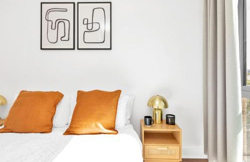 South Bermondsey Apartment | MODERN LUXE APT just 10 MINS from TOWER BRIDGE! EASY ACCESS TO TUBE AND BUS