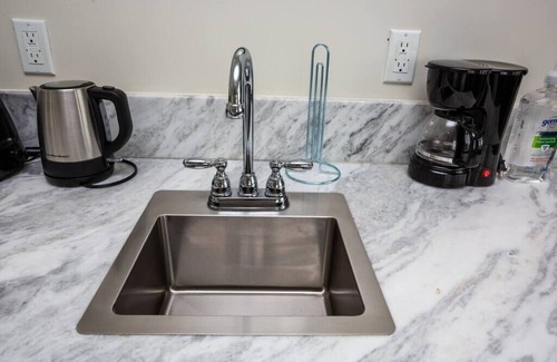 Bankers Hill Apartment | Modern, Luxurious and Prime location All in One