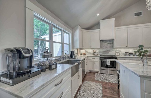 Fredericksburg House | Modern Luxurious Home With Game Room