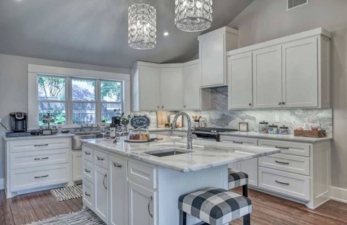 Fredericksburg House | Modern Luxurious Home With Game Room