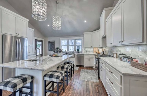 Fredericksburg House | Modern Luxurious Home With Game Room