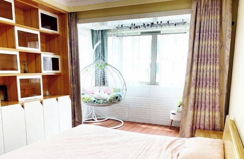 Hongqiao Apartment | Modern Luxury Apartment, Smart Features!