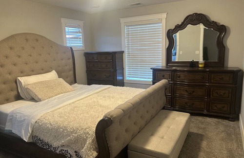 Kentwood Apartment | Modern Luxury Apartment near GRR Airport, Woodland Mall, 10 miles to GR downtown