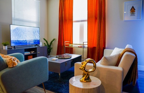 Highland Apartment | Modern Luxury Apt in Downtown Denver + King Bed + Private Garage + Pool