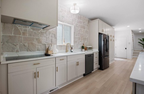 Rossville House | Modern Luxury + Comfort Pet-Friendly Home Close to Chattanooga