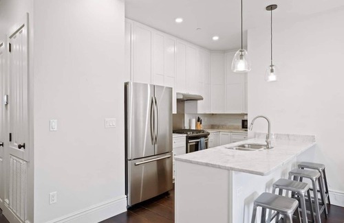 Central Business District Hotel | Modern Luxury in NOLA: 4BR, 4BA Downtown Suite - Close to Harrah's & French Quarter