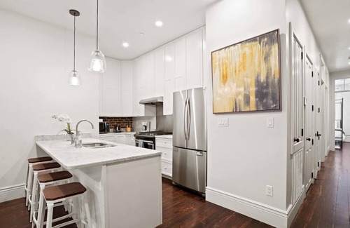 Central Business District Hotel | Modern Luxury in NOLA: 4BR, 4BA Downtown Suite - Close to Harrah's & French Quarter