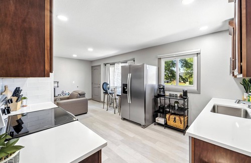Pleasant Hill House | Modern, Luxury Living in Bright, Spacious 2BR/Luxury/Washer/Parking