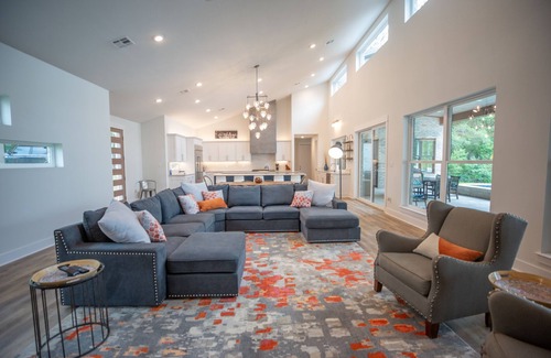Malakoff House | Modern Luxury on Cedar Creek Lake, Private Pool!