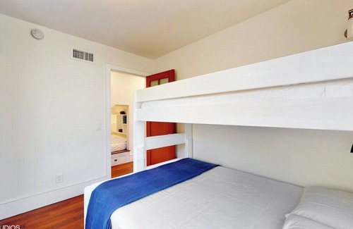 Eastern Malibu House | Modern Malibu · Beachfront 3bdrm 3 ba w/Surfboards