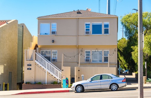 The Strand Apartment | Modern Manhattan Beach House - Steps to the Beach and world class surfing!