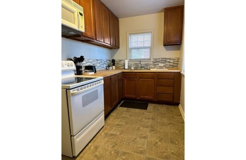 Downtown Omaha Apartment | Modern Midtown Apartment, 3BR, Sleeps 8