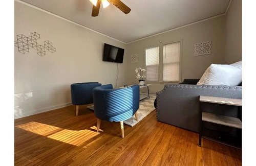 Downtown Omaha Apartment | Modern Midtown Apartment, 3BR, Sleeps 8
